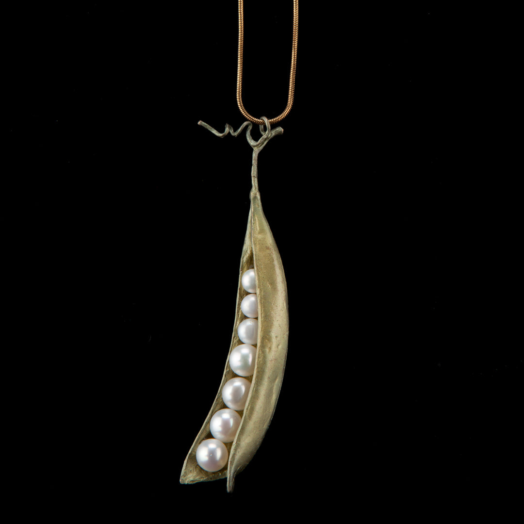 Image of the Michael Michaud Pea Pod Pendant - 7 Pearls on a black background