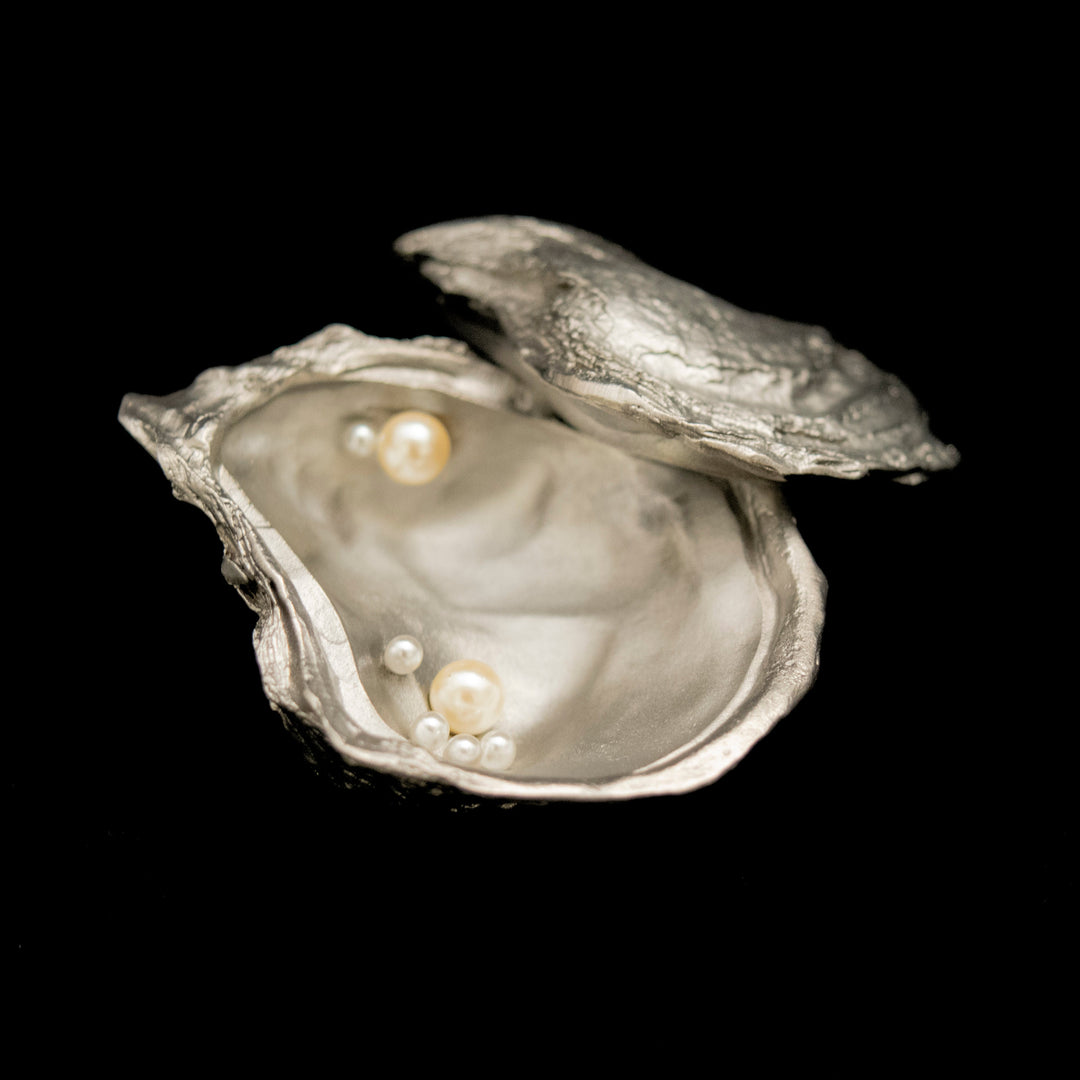 Image of the Michael Michaud Oyster Box - Silver on a black background
